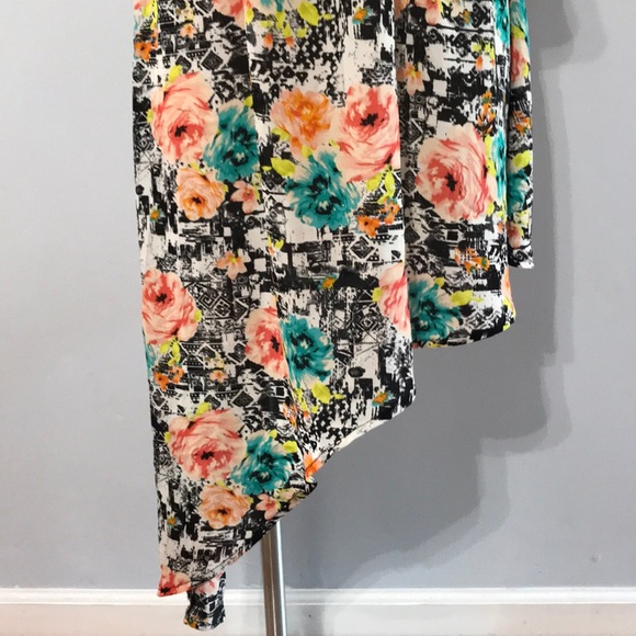 Floral asymmetrical dress - Picture 4 of 11